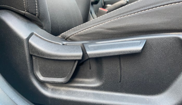 2023 Hyundai NEW I20 ASTA (O) 1.2 MT, Petrol, Manual, 19,450 km, Driver Side Adjustment Panel