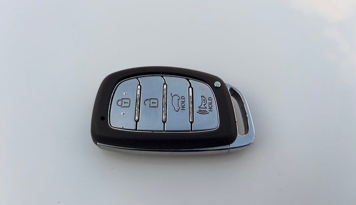 2023 Hyundai NEW I20 ASTA (O) 1.2 MT, Petrol, Manual, 19,450 km, Key Close Up