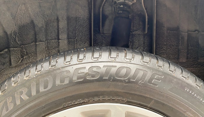 2019 Renault TRIBER RXZ, Petrol, Manual, 62,100 km, Left Rear Tyre Tread