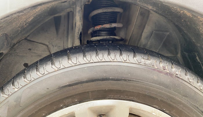 2019 Renault TRIBER RXZ, Petrol, Manual, 62,100 km, Right Front Tyre Tread