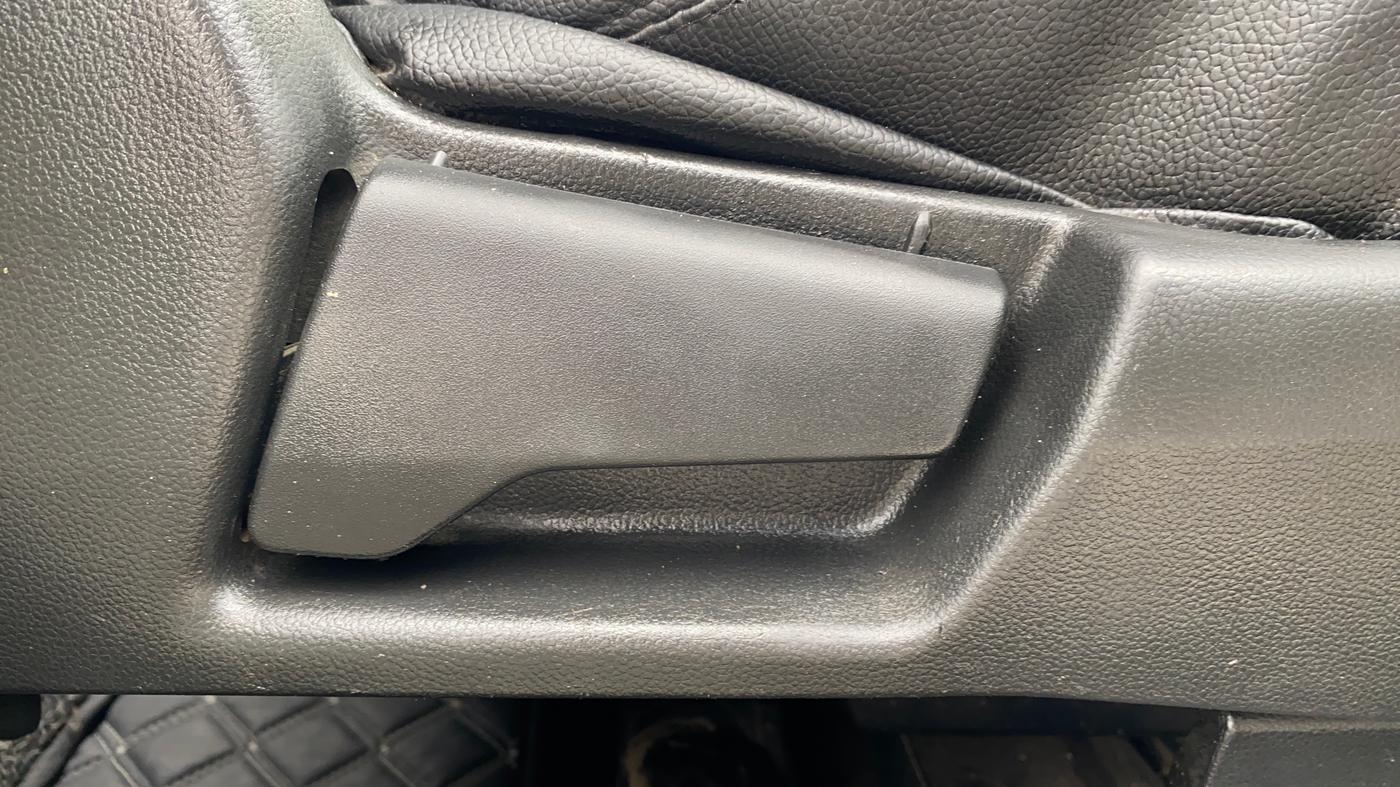 2019 Renault TRIBER RXZ, Petrol, Manual, 62,142 km, Driver Side Adjustment Panel