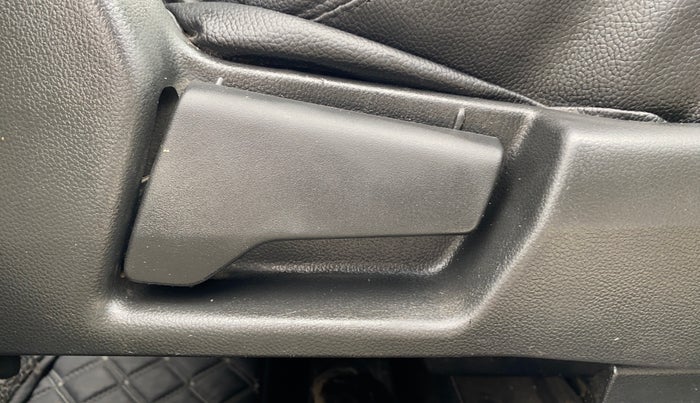 2019 Renault TRIBER RXZ, Petrol, Manual, 62,100 km, Driver Side Adjustment Panel