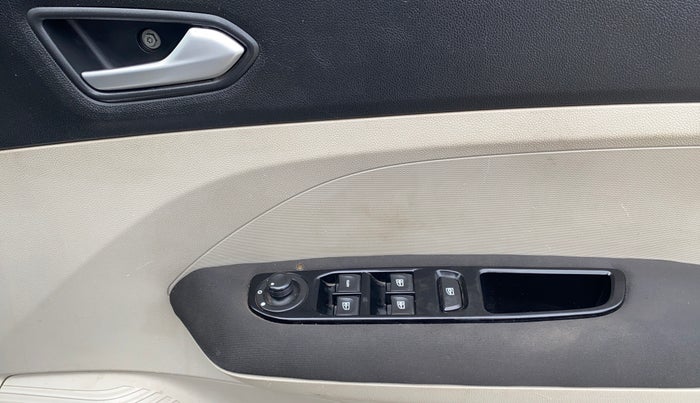 2019 Renault TRIBER RXZ, Petrol, Manual, 62,100 km, Driver Side Door Panels Control