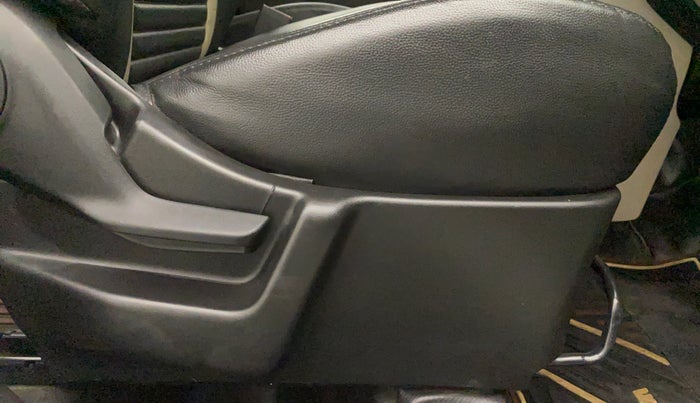 2021 Maruti New Wagon-R LXI CNG 1.0, CNG, Manual, 27,150 km, Driver Side Adjustment Panel