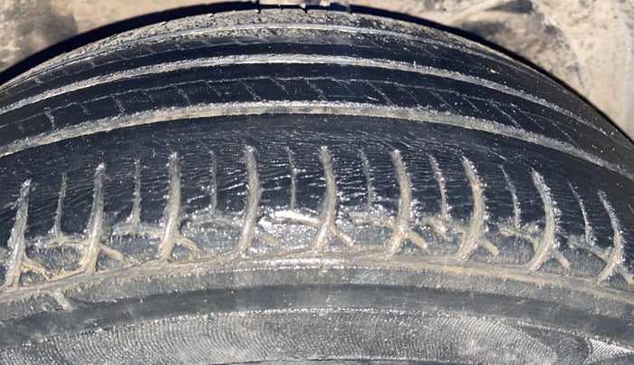 2016 Maruti Baleno DELTA PETROL 1.2, Petrol, Manual, 58,393 km, Right Front Tyre Tread