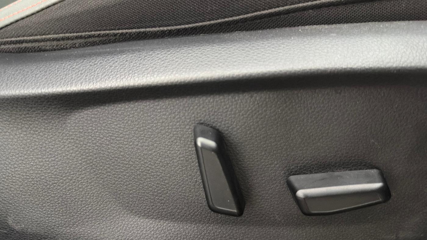 2025 KIA SELTOS  X LINE 1.5 DIESEL AT, Diesel, Automatic, 10,712 km, Driver Side Adjustment Panel
