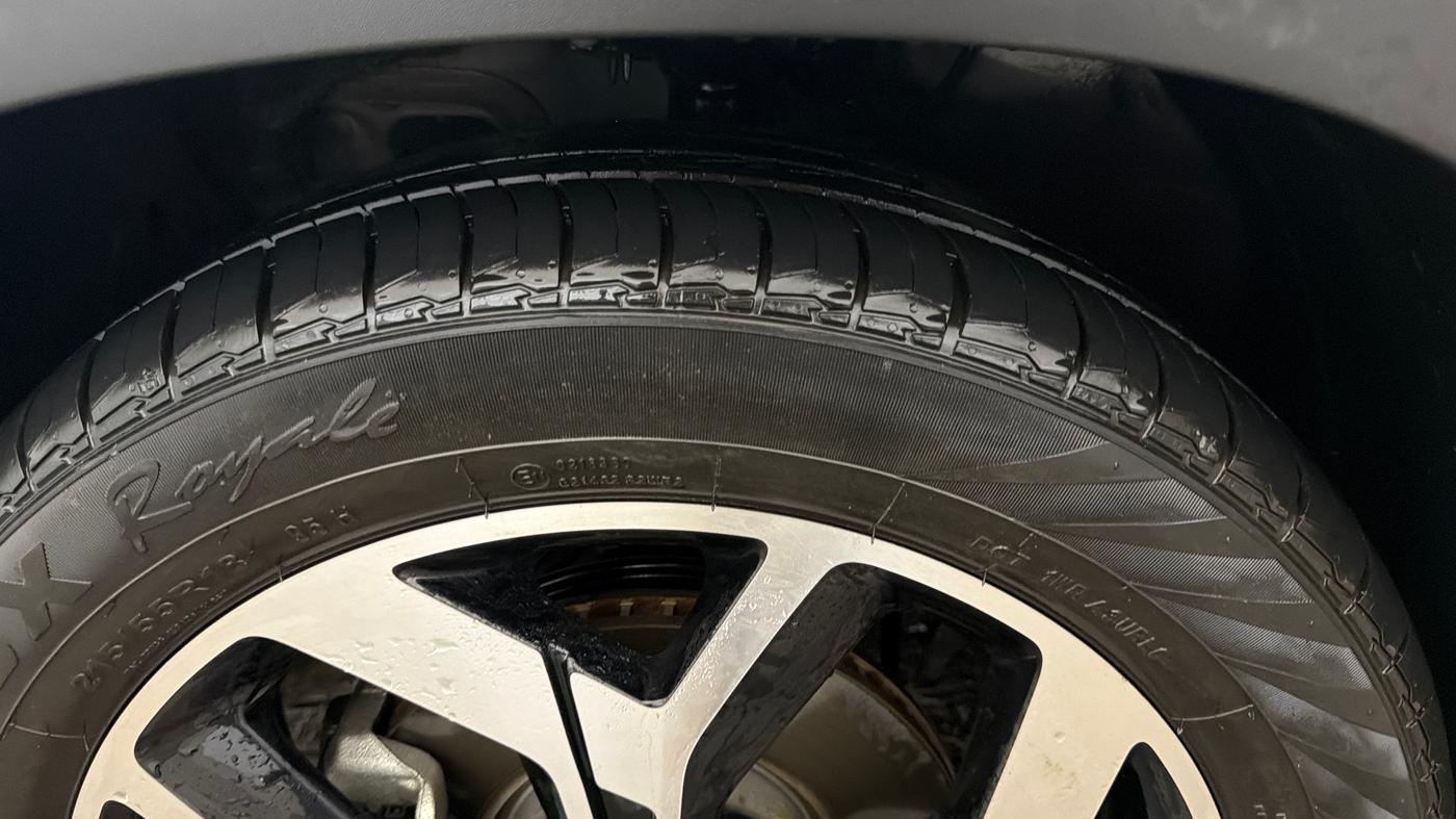 2025 KIA SELTOS  X LINE 1.5 DIESEL AT, Diesel, Automatic, 10,712 km, Left Front Tyre Tread