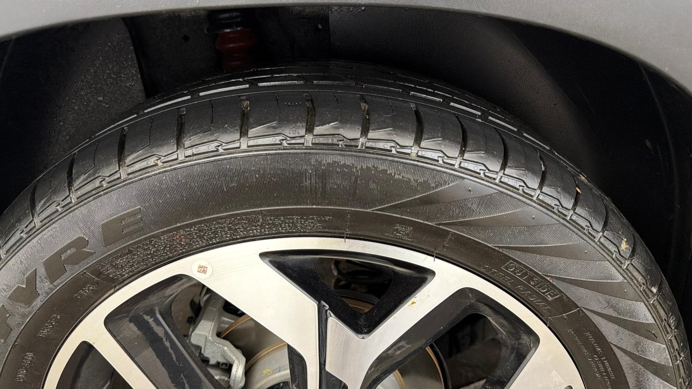 2025 KIA SELTOS  X LINE 1.5 DIESEL AT, Diesel, Automatic, 10,712 km, Right Rear Tyre Tread
