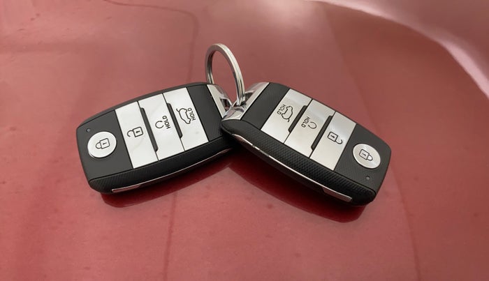 2021 KIA SONET GTX PLUS 1.0 DCT, Petrol, Automatic, 35,600 km, Key Close Up