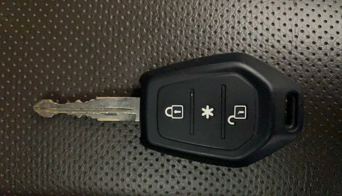 2016 Mahindra TUV300 T8 AMT, Diesel, Automatic, 55,936 km, Key Close Up