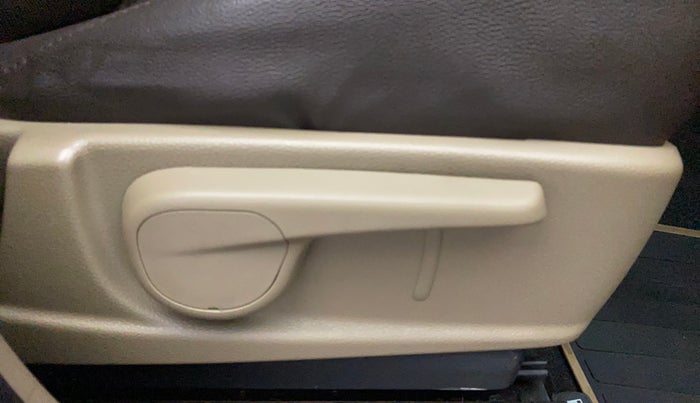 2016 Mahindra TUV300 T8 AMT, Diesel, Automatic, 55,936 km, Driver Side Adjustment Panel