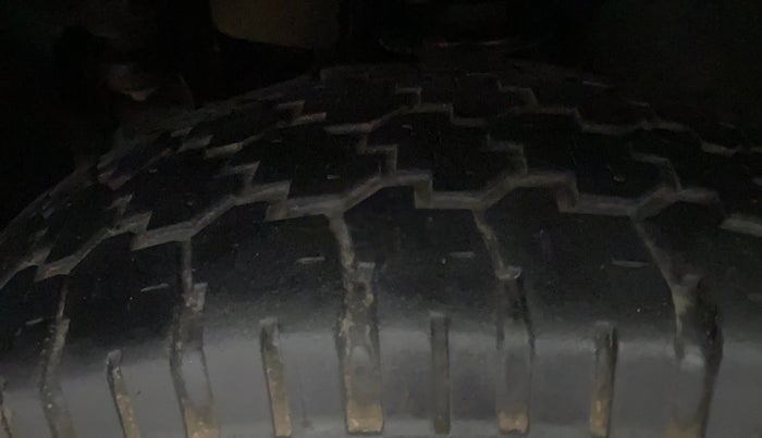 2016 Mahindra TUV300 T8 AMT, Diesel, Automatic, 55,936 km, Left Front Tyre Tread