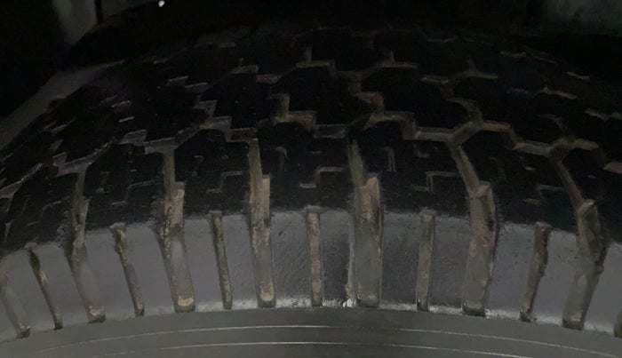 2016 Mahindra TUV300 T8 AMT, Diesel, Automatic, 55,936 km, Right Rear Tyre Tread