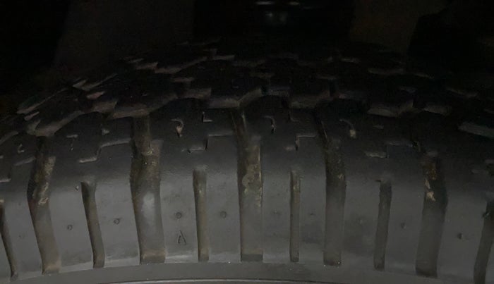 2016 Mahindra TUV300 T8 AMT, Diesel, Automatic, 55,936 km, Right Front Tyre Tread