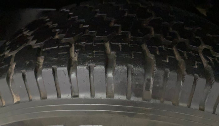 2016 Mahindra TUV300 T8 AMT, Diesel, Automatic, 55,936 km, Left Rear Tyre Tread