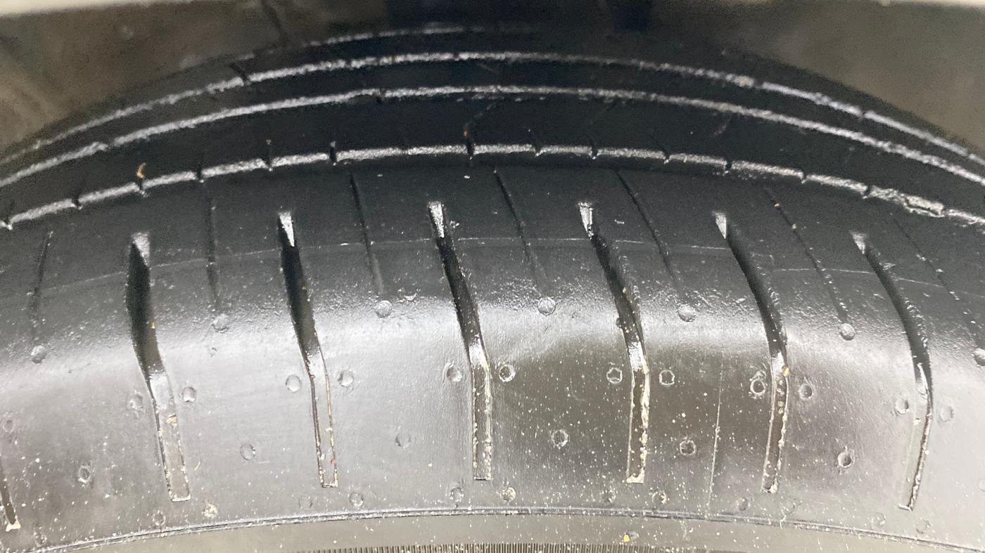 2023 KIA CARENS LUXURY PLUS 1.5 DIESEL AT 7 STR, Diesel, Automatic, 69,779 km, Right Front Tyre Tread