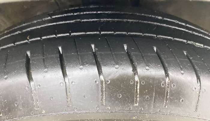 2023 KIA CARENS LUXURY PLUS 1.5 DIESEL AT 7 STR, Diesel, Automatic, 69,779 km, Right Front Tyre Tread