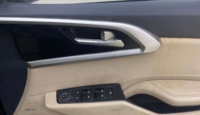2023 KIA CARENS LUXURY PLUS 1.5 DIESEL AT 7 STR, Diesel, Automatic, 69,779 km, Driver Side Door Panels Control