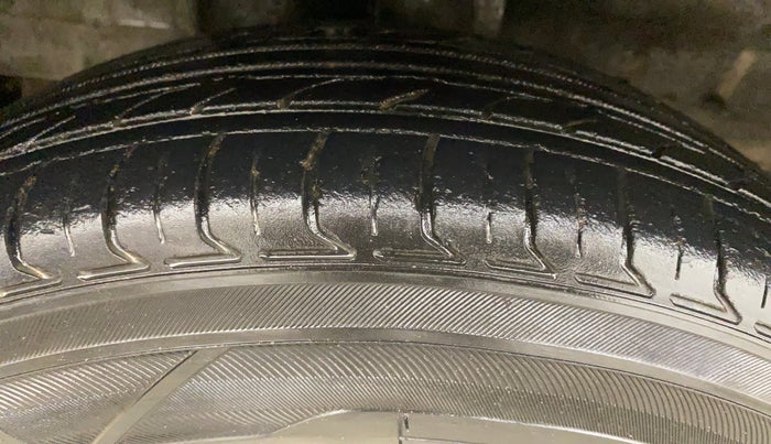 2018 Tata Tiago XM PETROL, Petrol, Manual, 1,21,475 km, Right Rear Tyre Tread