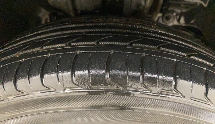 2018 Tata Tiago XM PETROL, Petrol, Manual, 1,21,475 km, Right Front Tyre Tread