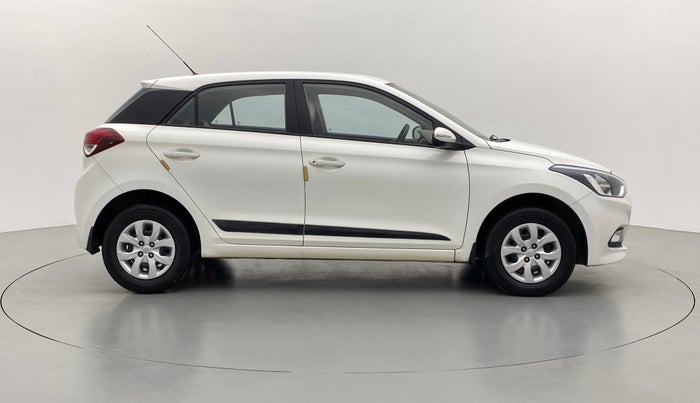 2016 Hyundai Elite i20 SPORTZ 1.2, Petrol, Manual, 38,811 km, Right Side View