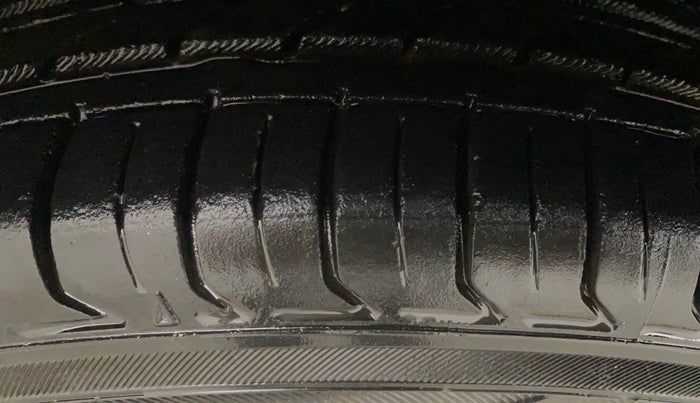 2016 Hyundai Grand i10 ASTA (O) AT 1.2 KAPPA VTVT, Petrol, Automatic, 63,796 km, Left Front Tyre Tread