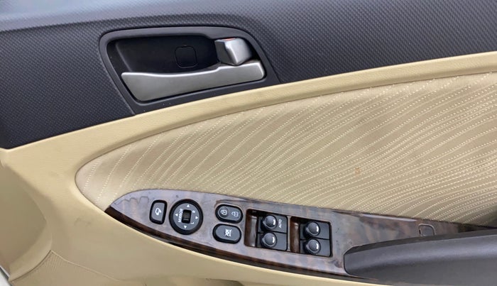 2016 Hyundai Verna FLUIDIC 4S1.6 VTVT SX AT, Petrol, Automatic, 95,846 km, Driver Side Door Panels Control