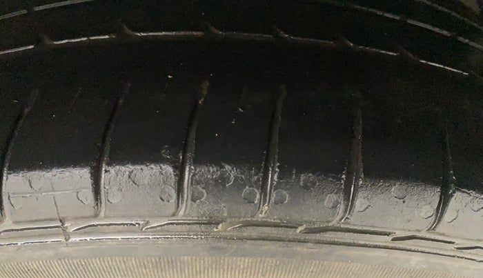 2016 Hyundai Verna FLUIDIC 4S1.6 VTVT SX AT, Petrol, Automatic, 95,846 km, Left Rear Tyre Tread