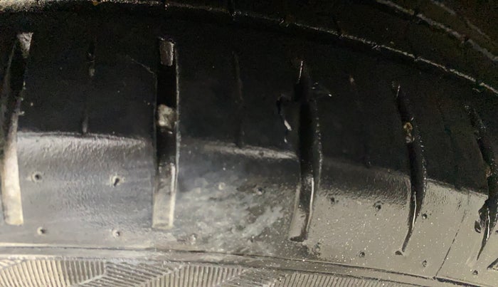 2016 Hyundai Verna FLUIDIC 4S1.6 VTVT SX AT, Petrol, Automatic, 95,846 km, Left Front Tyre Tread