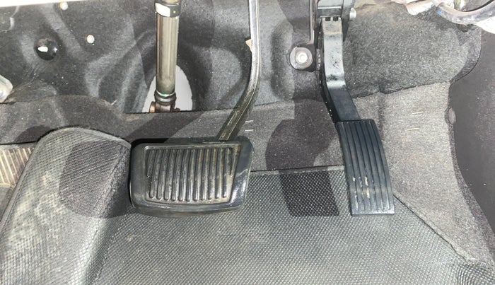 2016 Hyundai Verna FLUIDIC 4S1.6 VTVT SX AT, Petrol, Automatic, 95,846 km, Pedals