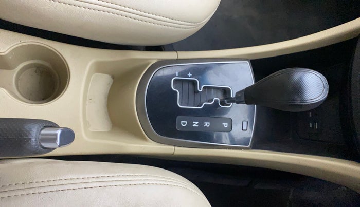 2016 Hyundai Verna FLUIDIC 4S1.6 VTVT SX AT, Petrol, Automatic, 95,846 km, Gear Lever