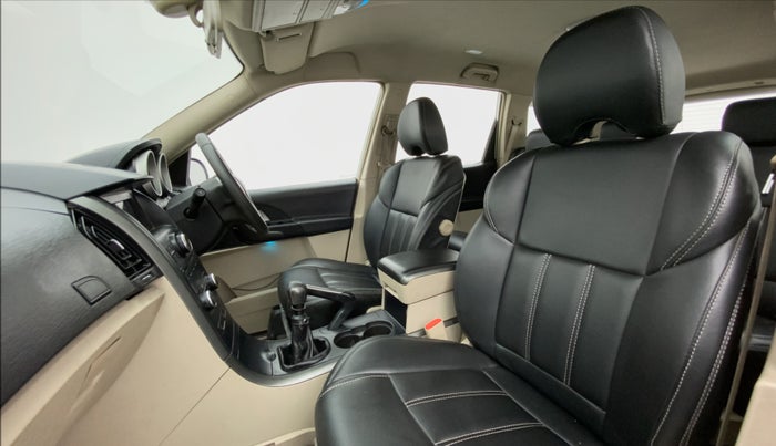 2016 Mahindra XUV500 W6 4X2, Diesel, Manual, 77,738 km, Right Side Front Door Cabin