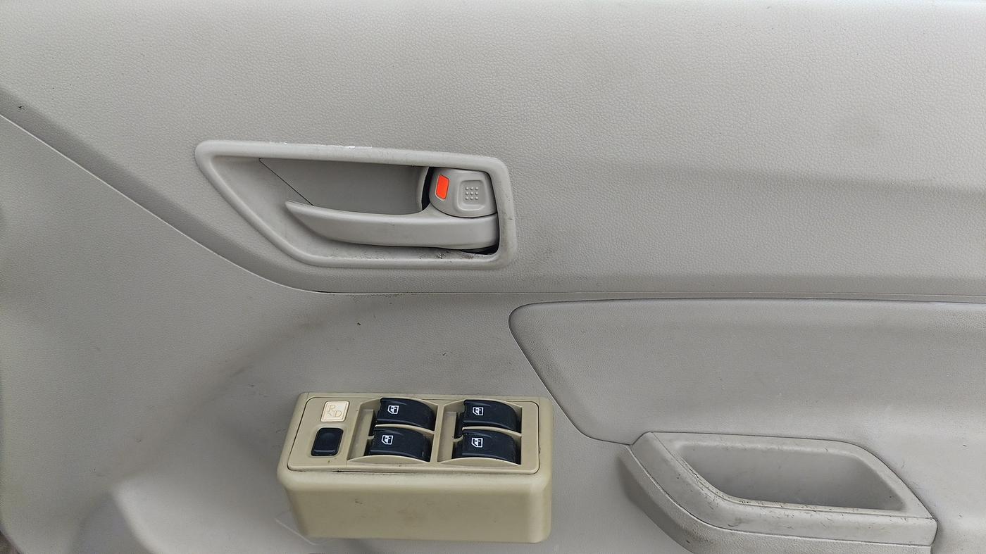 2018 Maruti Dzire LXI, Petrol, Manual, 41,826 km, Driver Side Door Panels Control