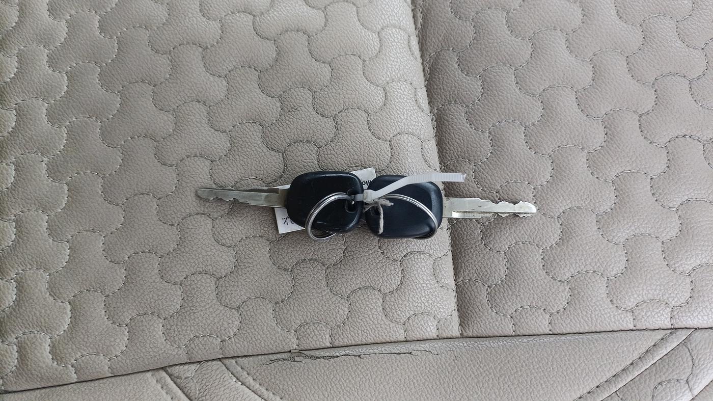 2018 Maruti Dzire LXI, Petrol, Manual, 41,826 km, Key Close Up