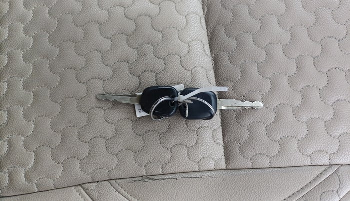 2018 Maruti Dzire LXI, Petrol, Manual, 41,826 km, Key Close Up