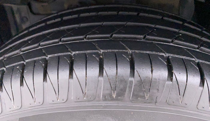 2021 Maruti Vitara Brezza ZXI +, Petrol, Manual, 7,976 km, Left Front Tyre Tread