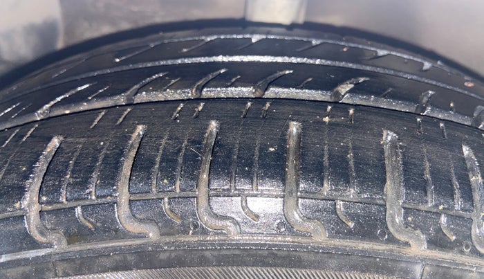 2014 Hyundai Grand i10 MAGNA 1.2 KAPPA VTVT, Petrol, Manual, 87,940 km, Left Front Tyre Tread