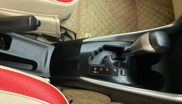 2018 Toyota YARIS G CVT, Petrol, Automatic, 56,714 km, Gear Lever