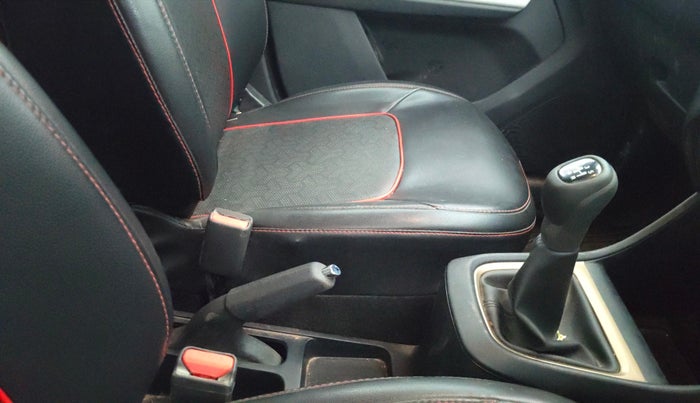 2023 Tata PUNCH ACCOMPLISHED MT, Petrol, Manual, 13,826 km, Gear Lever