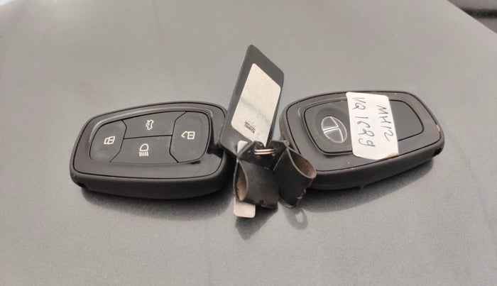 2023 Tata PUNCH ACCOMPLISHED MT, Petrol, Manual, 13,826 km, Key Close Up