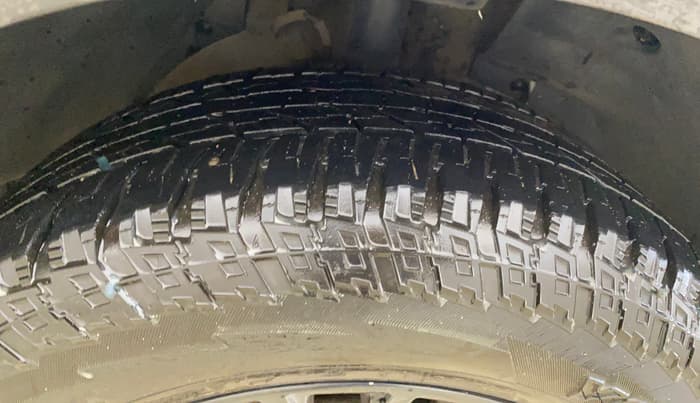 2021 Mahindra XUV500 W9, Diesel, Manual, 1,13,770 km, Right Front Tyre Tread