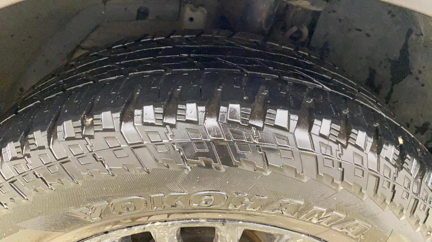 2021 Mahindra XUV500 W9, Diesel, Manual, 1,13,770 km, Left Front Tyre Tread