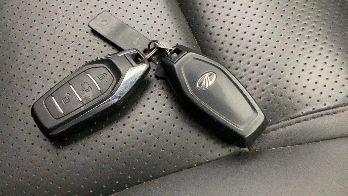 2021 Mahindra XUV500 W9, Diesel, Manual, 1,13,770 km, Key Close Up