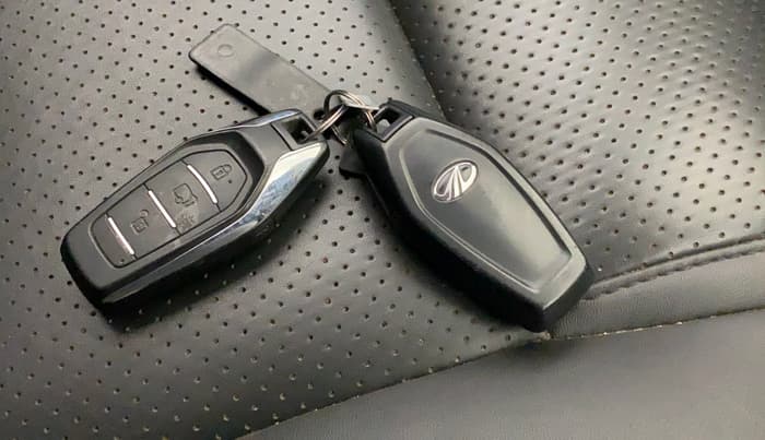 2021 Mahindra XUV500 W9, Diesel, Manual, 1,13,770 km, Key Close Up
