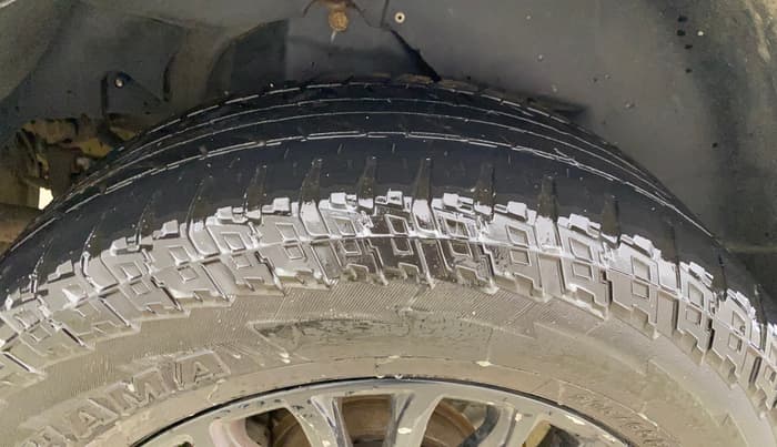 2021 Mahindra XUV500 W9, Diesel, Manual, 1,13,770 km, Right Rear Tyre Tread
