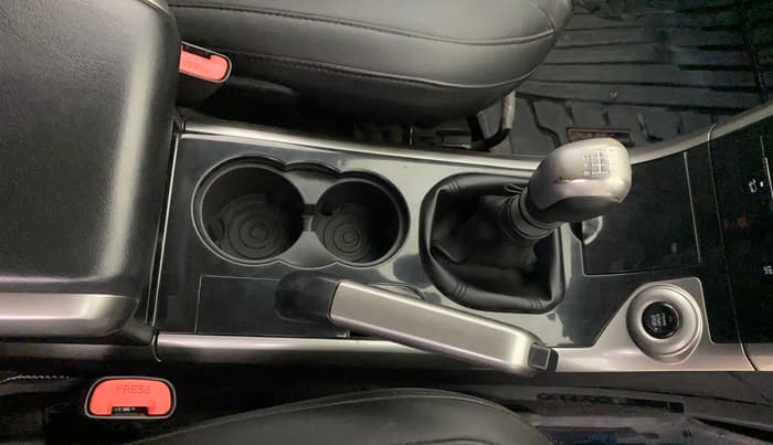 2021 Mahindra XUV500 W9, Diesel, Manual, 1,13,770 km, Gear Lever