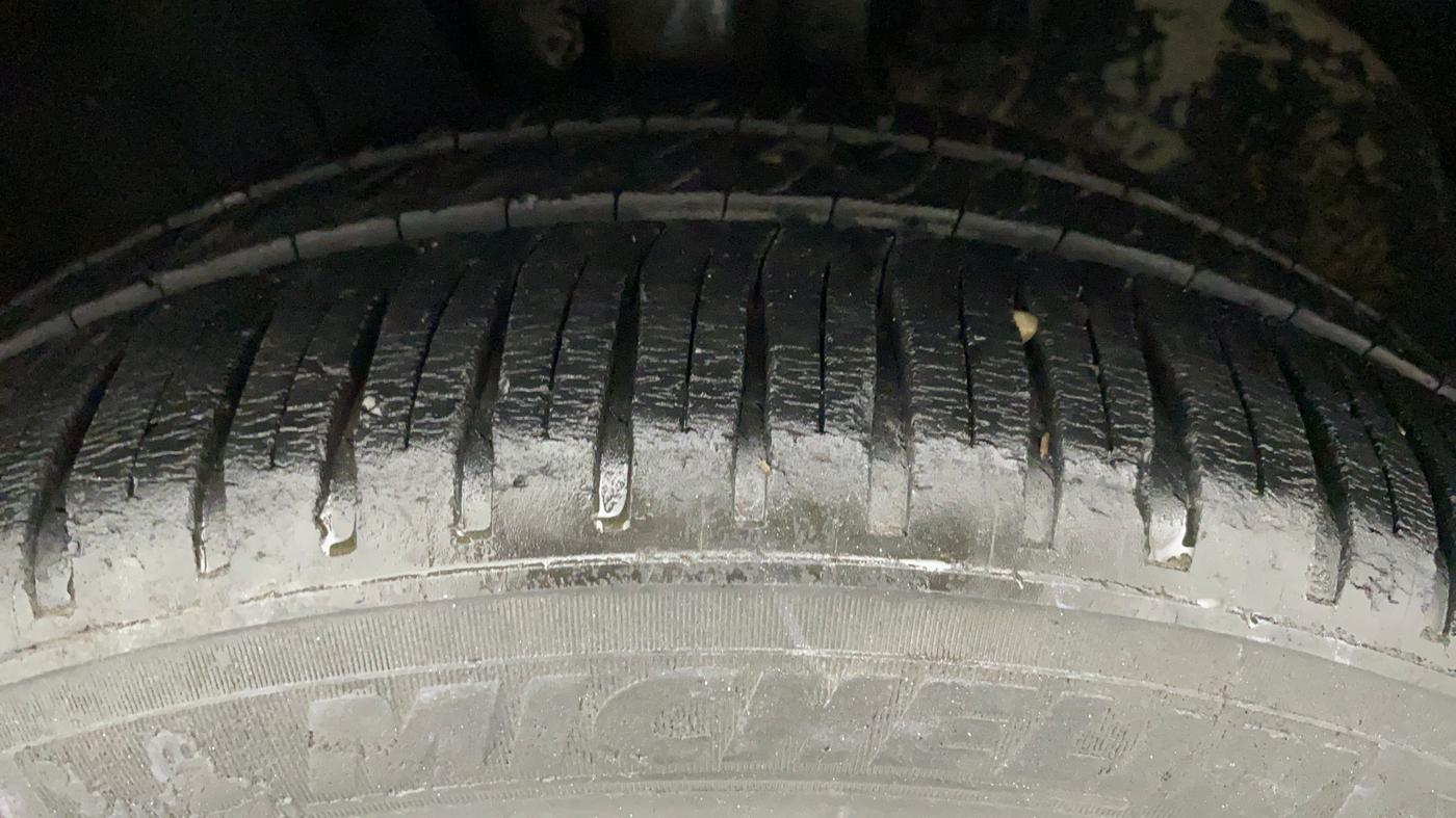 2011 Volkswagen Vento HIGHLINE PETROL AT, Petrol, Automatic, 67,403 km, Left Front Tyre Tread