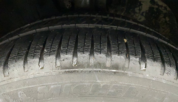 2011 Volkswagen Vento HIGHLINE PETROL AT, Petrol, Automatic, 67,403 km, Left Front Tyre Tread