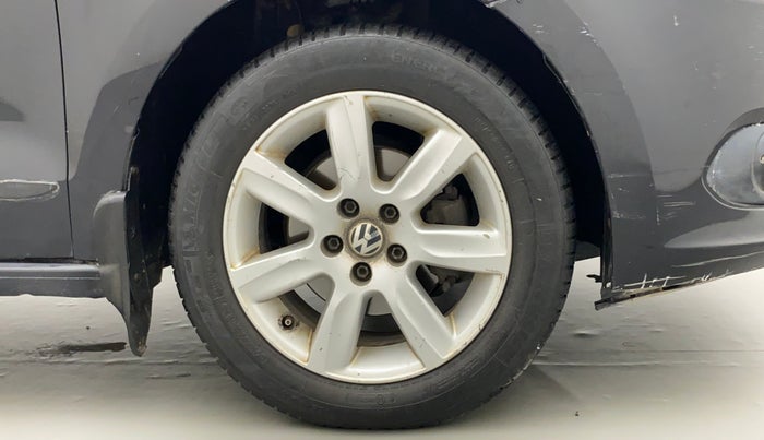 2011 Volkswagen Vento HIGHLINE PETROL AT, Petrol, Automatic, 67,403 km, Right Front Wheel