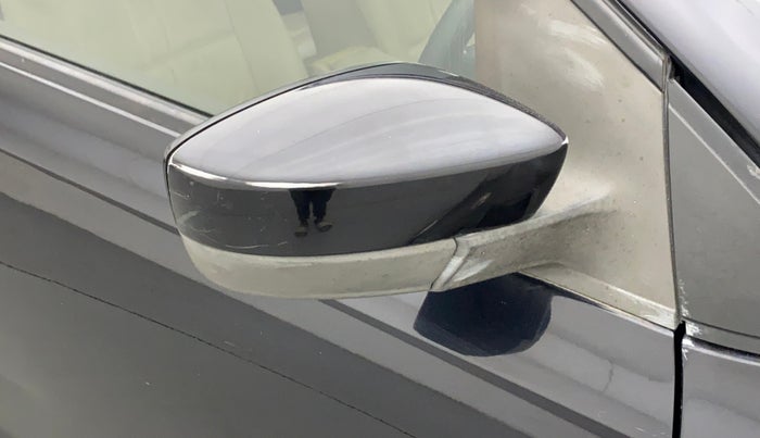 2011 Volkswagen Vento HIGHLINE PETROL AT, Petrol, Automatic, 67,403 km, Right rear-view mirror - Minor scratches